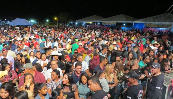 GRANDE PÚBLICO COMPARECEU NO 1º RODEIO SHOW EM NOVA NAZARÉ